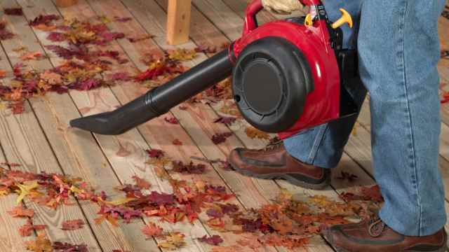 The Impact of Falling Leaves on Your Deck: Prevention and Maintenance Tips